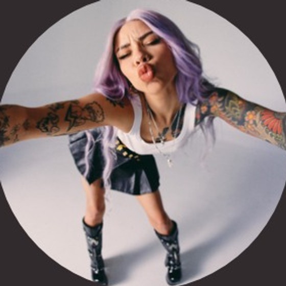 Snitchery — what she looks like